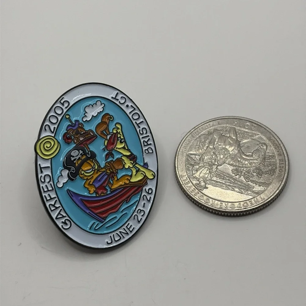Garfield Garfest 2005 Bristol Connecticut Odie Comic Strip Pirates Lapel Hat Pin